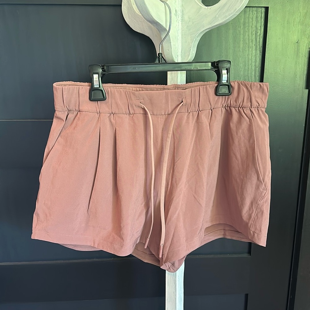 Lululemon Stroll at Sundown Short 3”